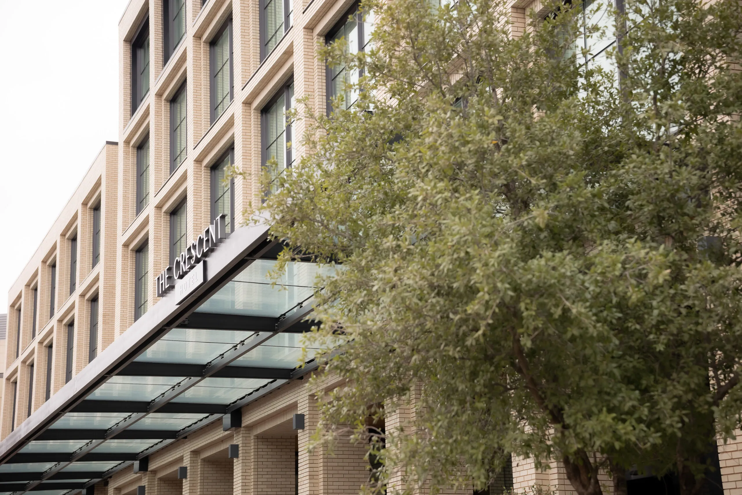 https://thecrescenthotelfortworth.com/wp-content/uploads/2025/01/Wedding0454-scaled.jpg